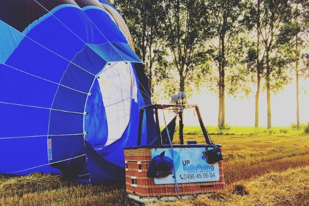 <div class="woocommerce et-dynamic-content-woo et-dynamic-content-woo--product_short_description"><p>Ballonvaren vanuit Hemiksem? België vanuit een ballon! Zwevend als een vogel door de lucht… Bekijk al het moois dat België te bieden heeft. Up Ballooning verzorgt ballonvaarten op maat, wil je met een groepje de lucht in vanuit Hemiksem? Zonder andere passagiers? Dan kan je zeker terecht bij Up Ballooning. Kwaliteitsvolle ballonvaarten aanbieden en zorgen voor een persoonlijke behandeling van onze passagiers is ons streefdoel. Wij hanteren een betaalbare prijs voor een onbetaalbaar avontuur. Zoek niet langer! Boek reschtstreeks bij u ballonvaarder. Wij werken jouw ballonvlucht persoonlijk uit zodat je zorgeloos van je luchtdoop kan genieten.</p>
</div>