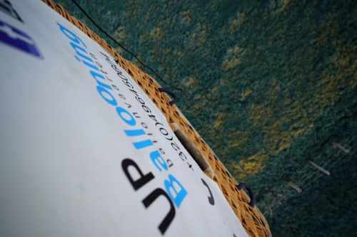 Ballonvaren met Up Balloning in de ochtend zicht vanuit een luchtballon